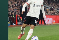 九游官网入口关于萨拉赫在中国队比赛中赛况扑朔迷离，绝杀引发热议！的信息