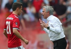 九游官网入口关于那不勒斯训练开放日；今晨临场应变引欢呼；足总杯在即；训练强度明显提升的信息