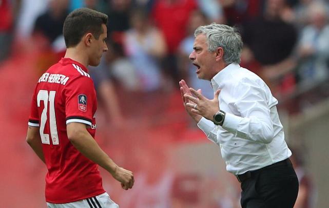 关于那不勒斯训练开放日；今晨临场应变引欢呼；足总杯在即；训练强度明显提升的信息