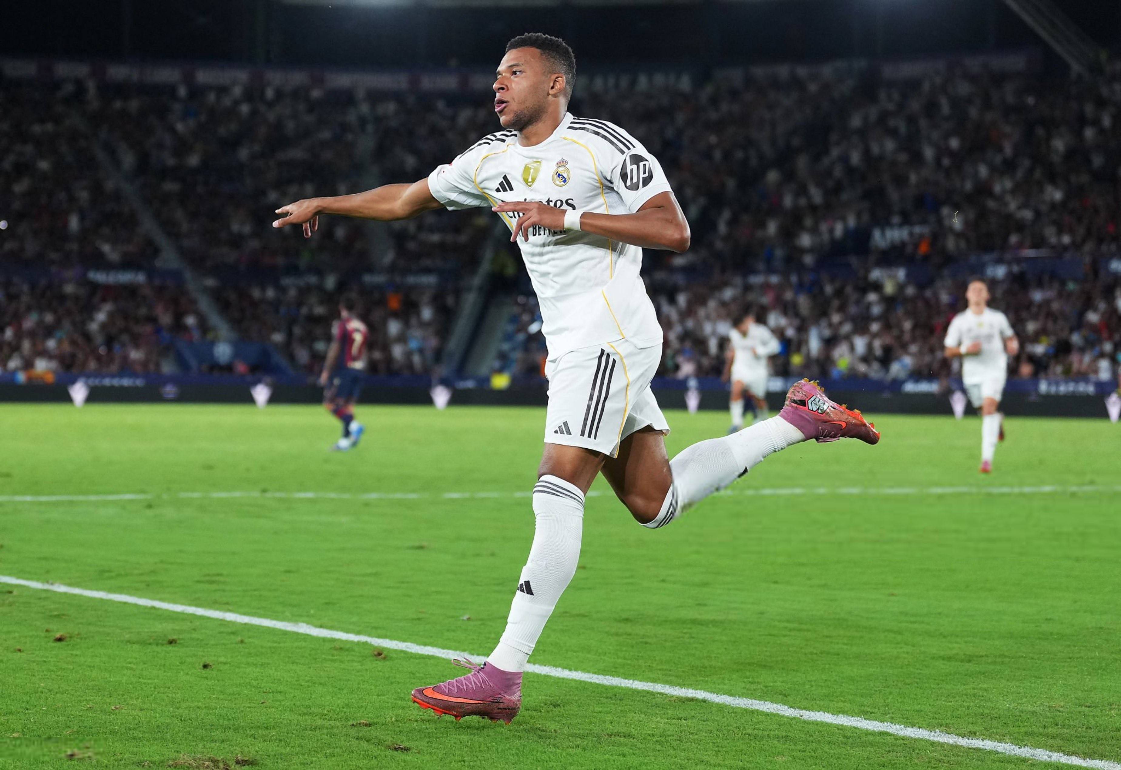 包含里程碑夜皇家马德里造点机会;NBA总决赛清晨刷纪录;悬念犹存;年轻球员得到机会的词条 包含里程碑夜皇家马德里造点机会;NBA总决赛清晨刷纪录;悬念犹存;年轻球员得到机会的词条